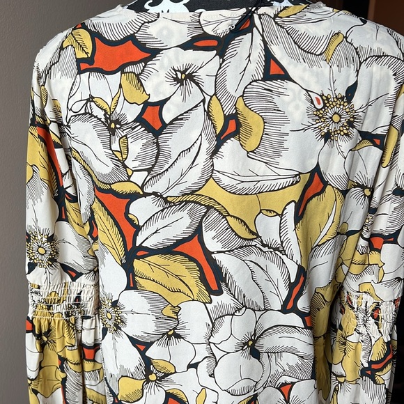 Cabi Sequel Blouse (style 3954) - Picture 9 of 14